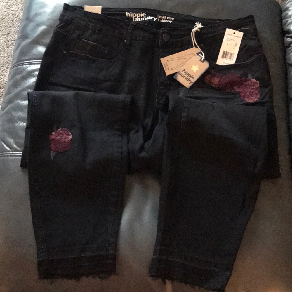 ♥️NWT Black Beautiful jeans with embellished roses